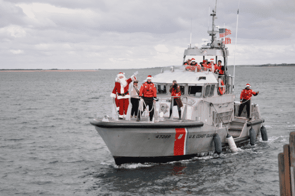 Santa Arrives on Nantucket for Christmas Stroll